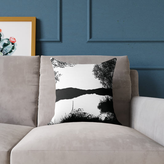 Cojín con silueta de Stillwater Divide: vibraciones de lago liminal para minimalistas melancólicos. Cojín de lona para decoración del hogar.